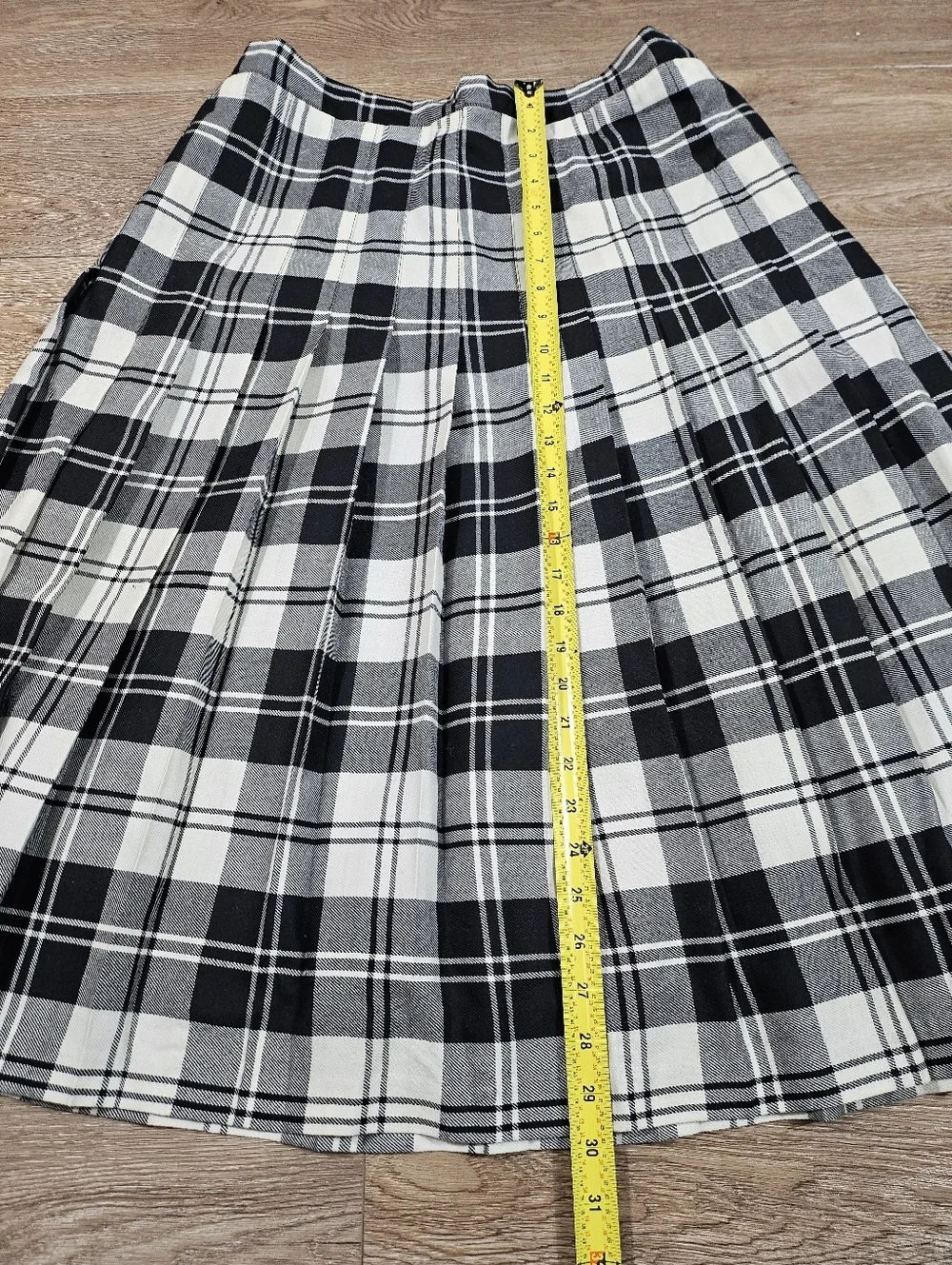 O'Neil Of Dublin 100% Wool Black & White Tartan Plaid Pleated Midi Skirt